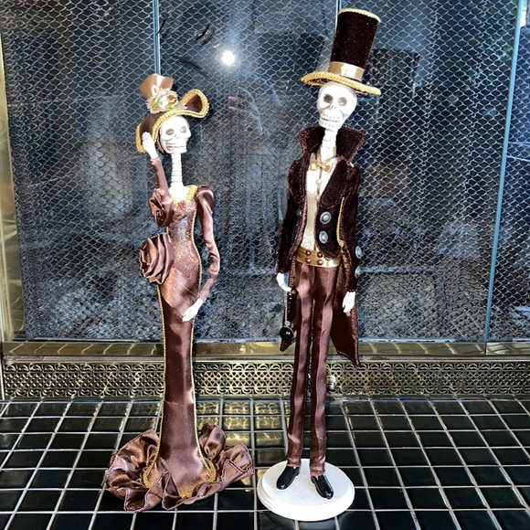 Other - Skeleton Lady and Man Halloween Props